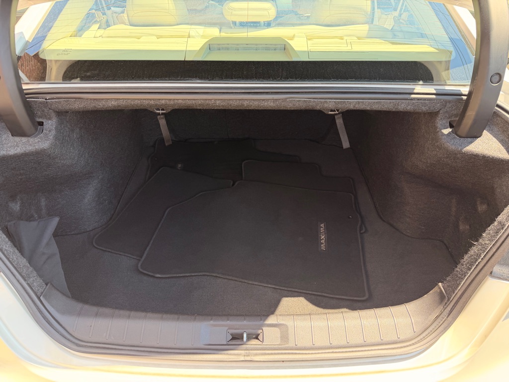 Photo 15 of this NISSAN MAXIMA
