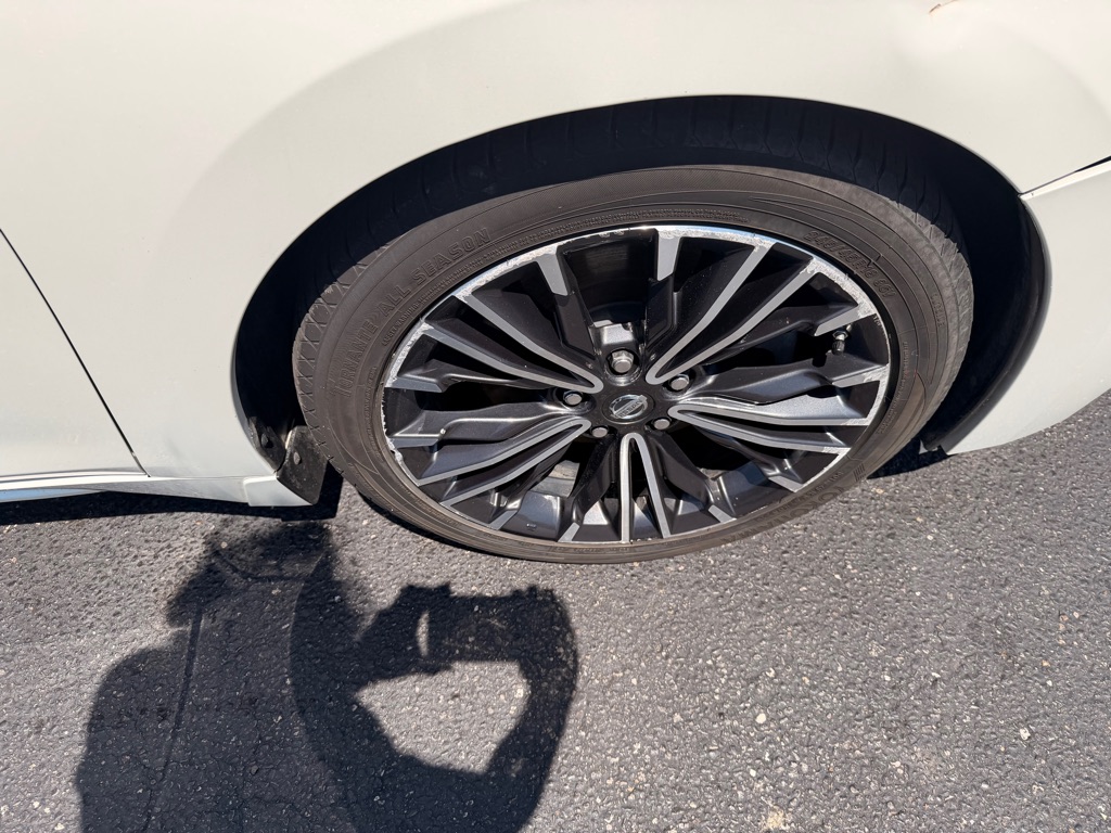 Photo 36 of this NISSAN MAXIMA