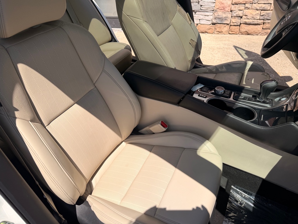 Photo 22 of this NISSAN MAXIMA