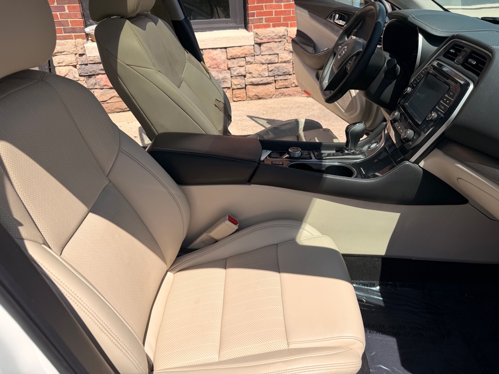 Photo 21 of this NISSAN MAXIMA