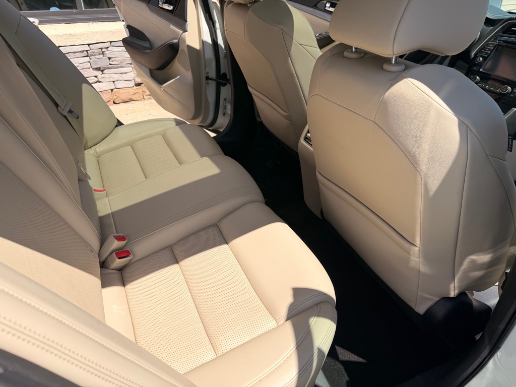Photo 16 of this NISSAN MAXIMA