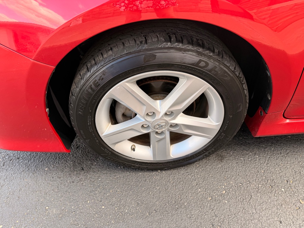 Photo 28 of this TOYOTA CAMRY