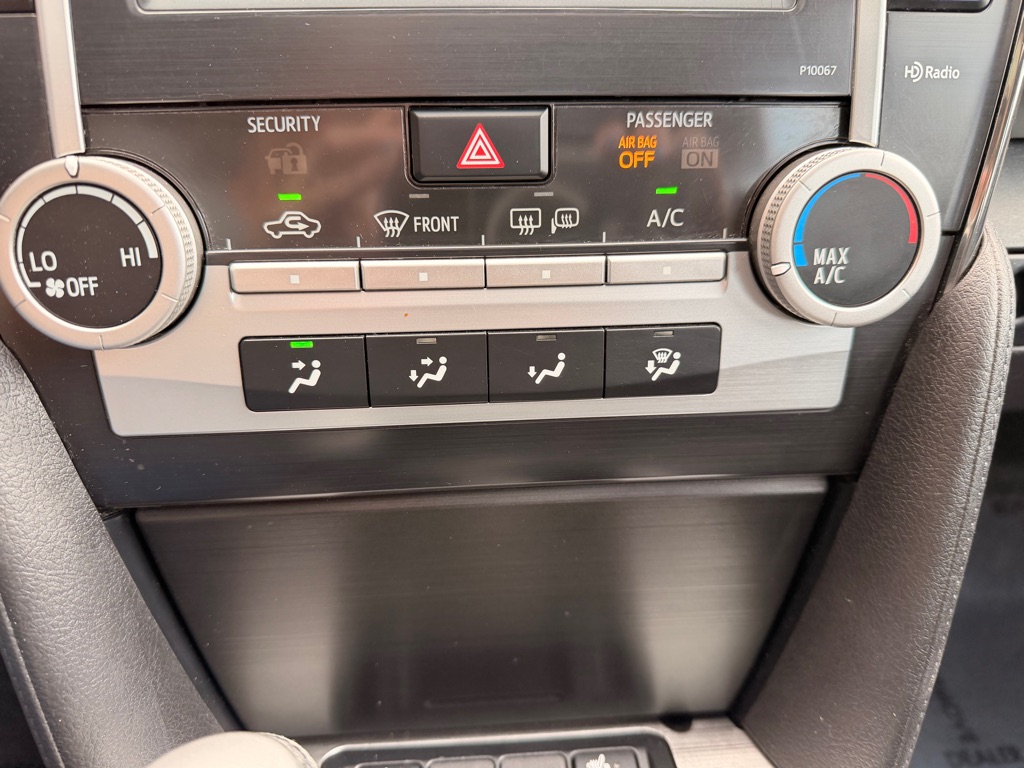 Photo 13 of this TOYOTA CAMRY
