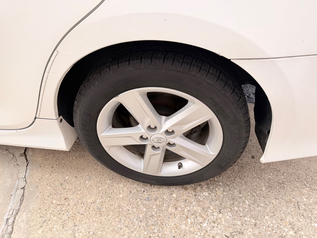 Photo 21 of this TOYOTA CAMRY