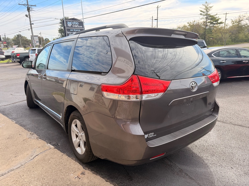 Photo 5 of this TOYOTA SIENNA