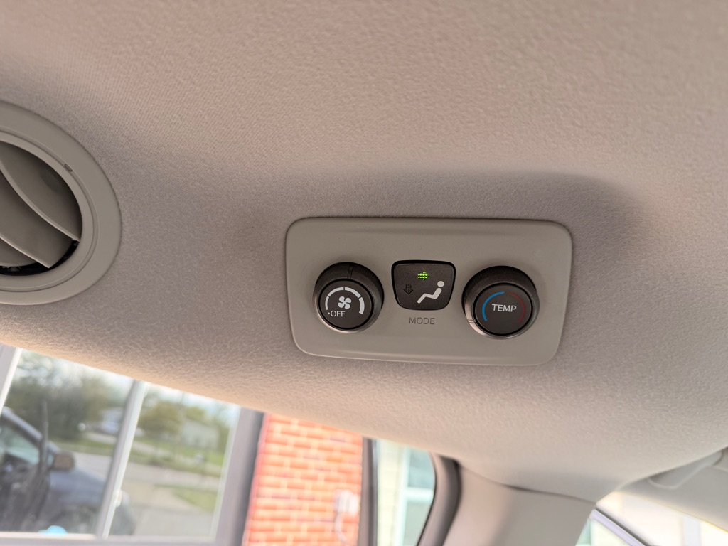Photo 17 of this TOYOTA SIENNA