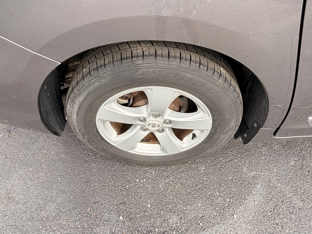 Photo 31 of this TOYOTA SIENNA