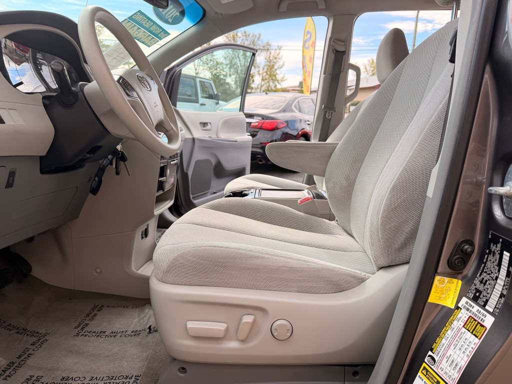 Photo 9 of this TOYOTA SIENNA