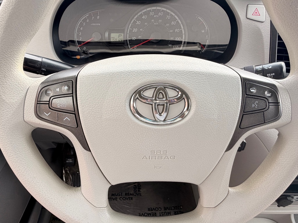 Photo 24 of this TOYOTA SIENNA