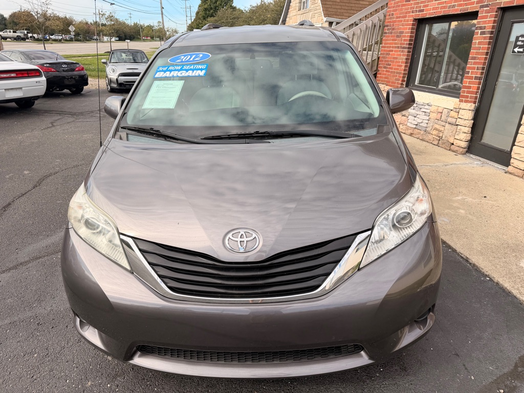 Photo 3 of this TOYOTA SIENNA