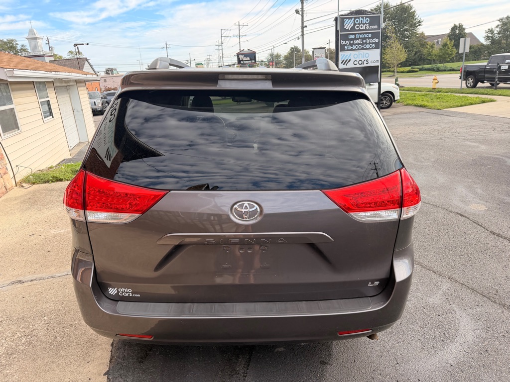 Photo 6 of this TOYOTA SIENNA