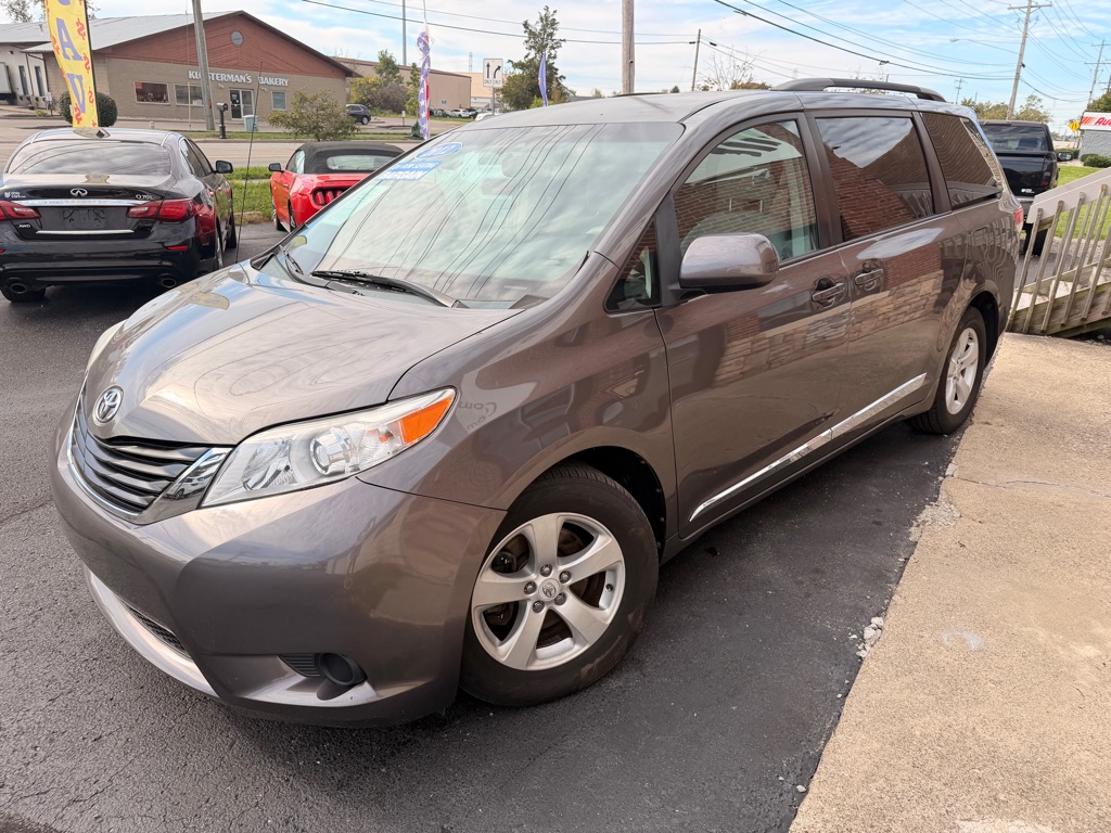 Photo 4 of this TOYOTA SIENNA