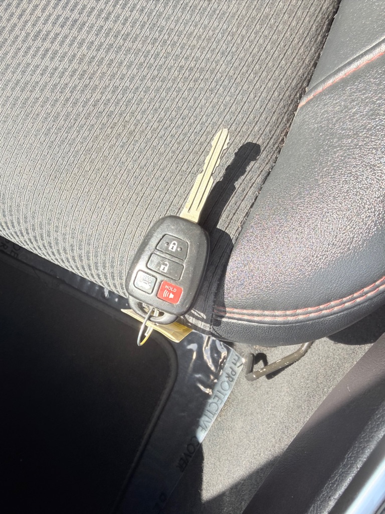 Photo 29 of this TOYOTA CAMRY