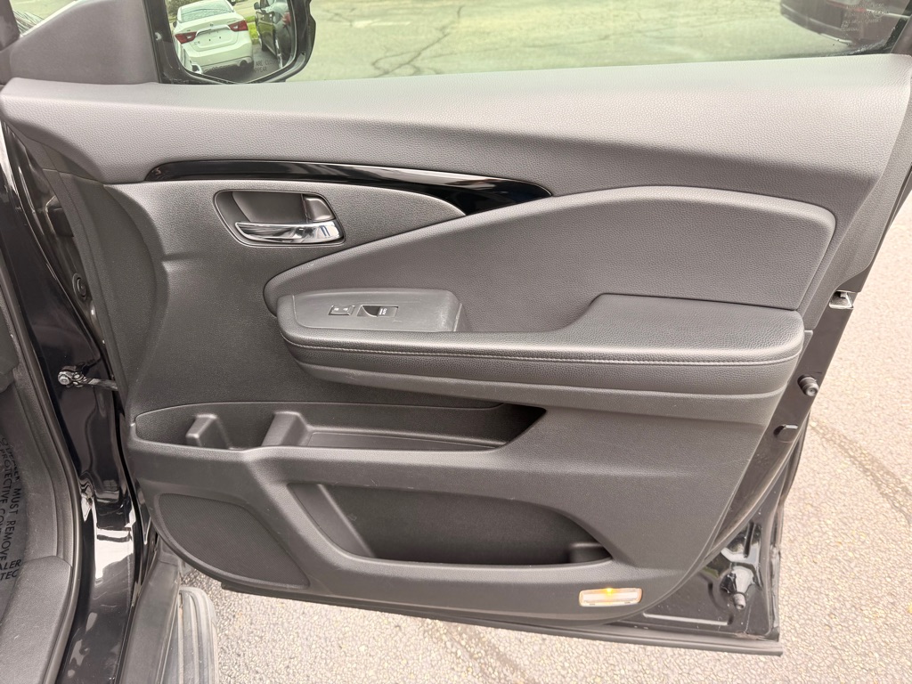 Photo 22 of this HONDA PILOT