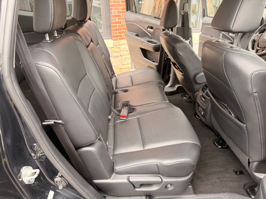 Photo 16 of this HONDA PILOT