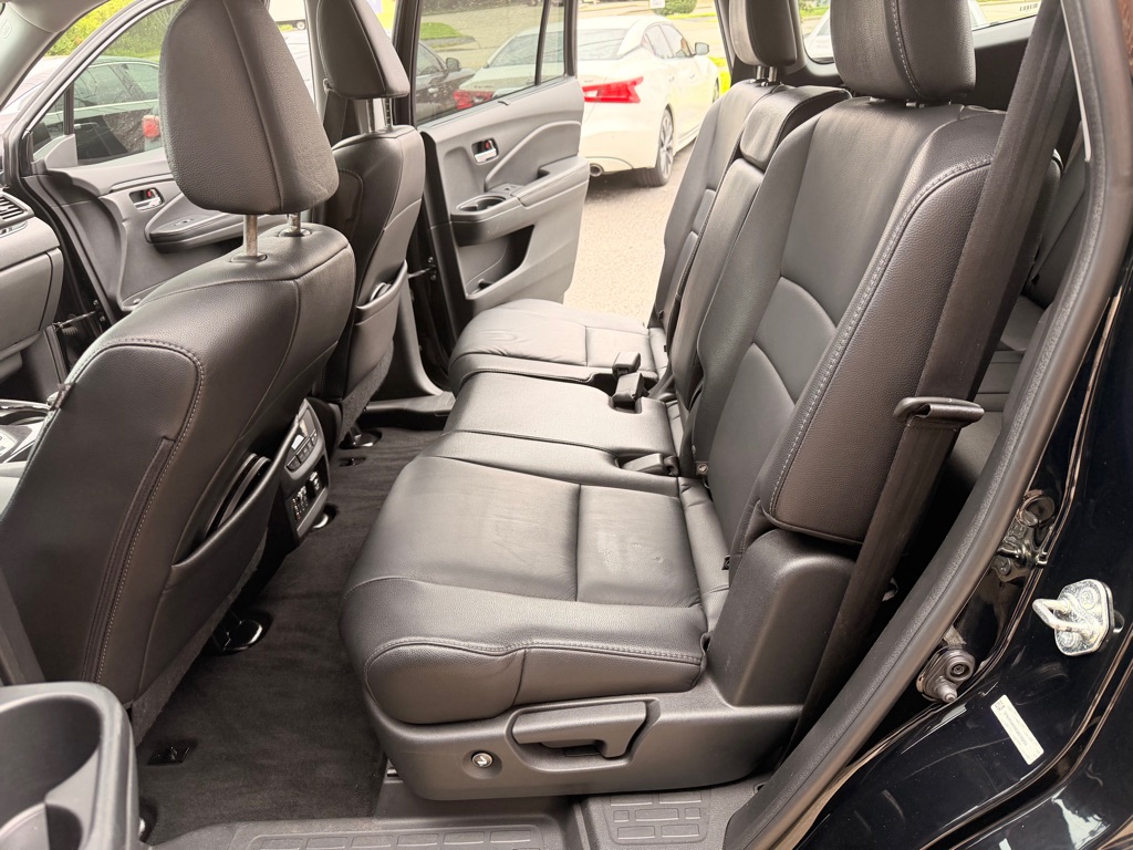Photo 12 of this HONDA PILOT