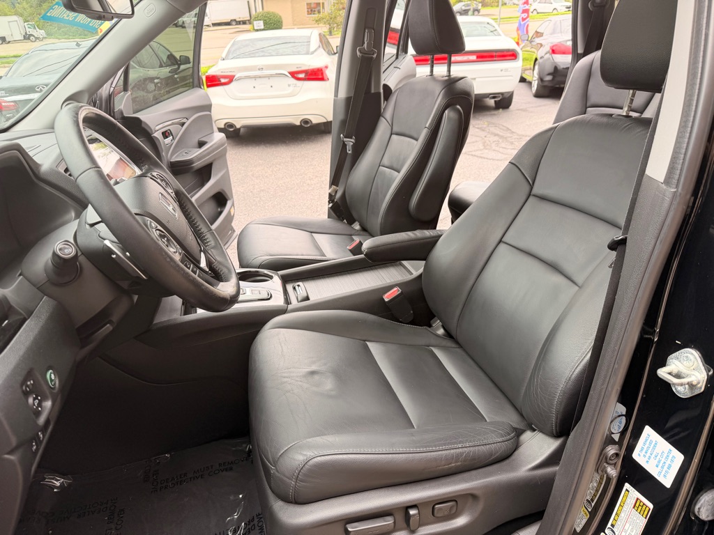 Photo 10 of this HONDA PILOT
