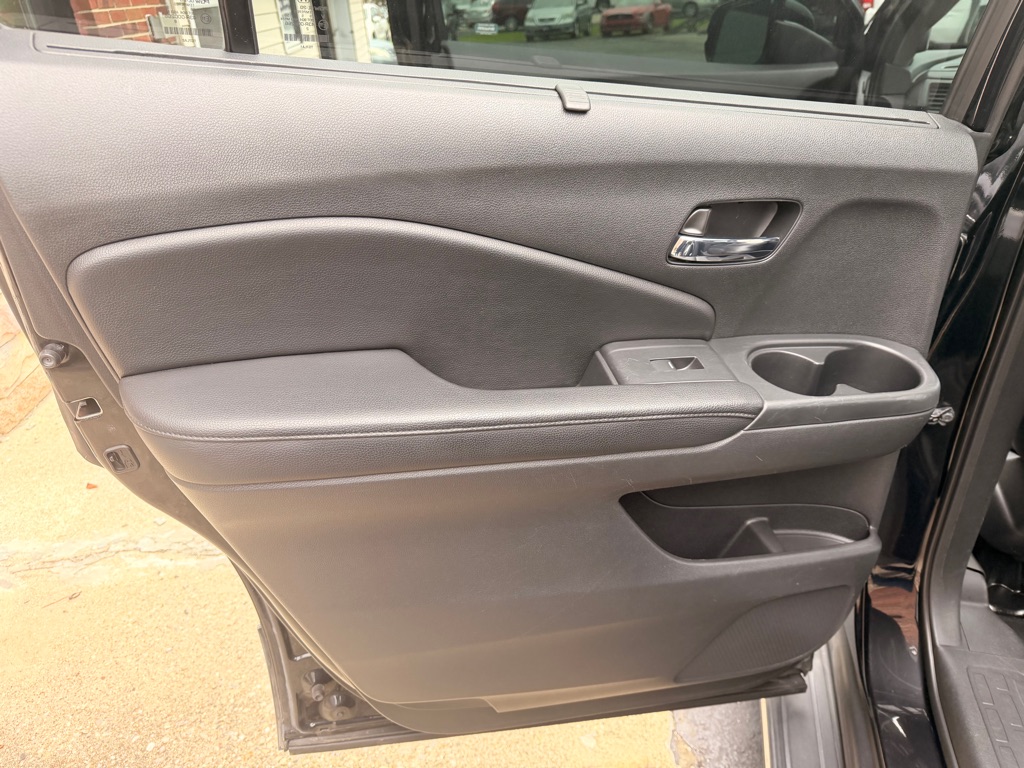 Photo 13 of this HONDA PILOT