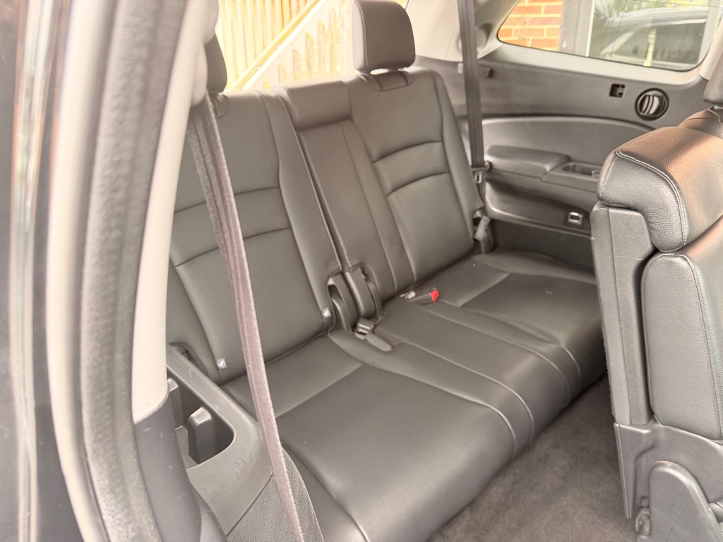 Photo 18 of this HONDA PILOT