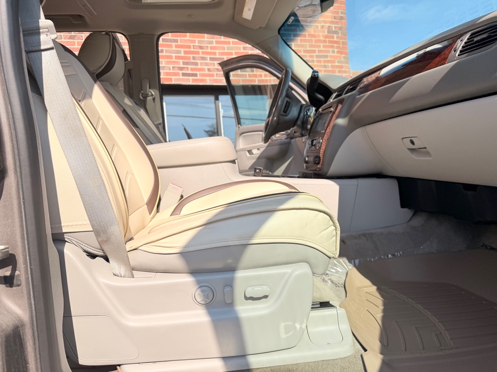 Photo 20 of this CHEVROLET TAHOE