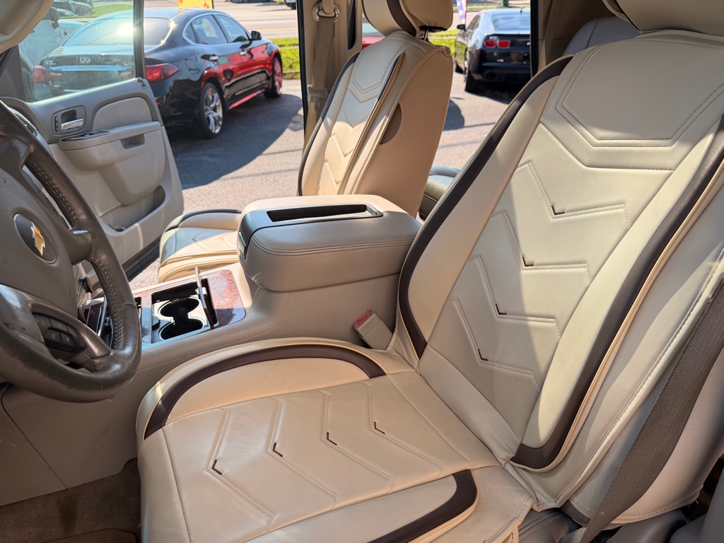 Photo 10 of this CHEVROLET TAHOE