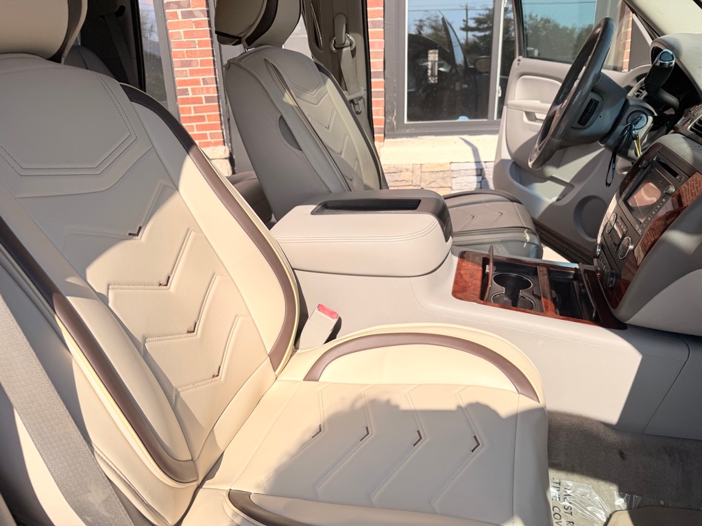 Photo 21 of this CHEVROLET TAHOE