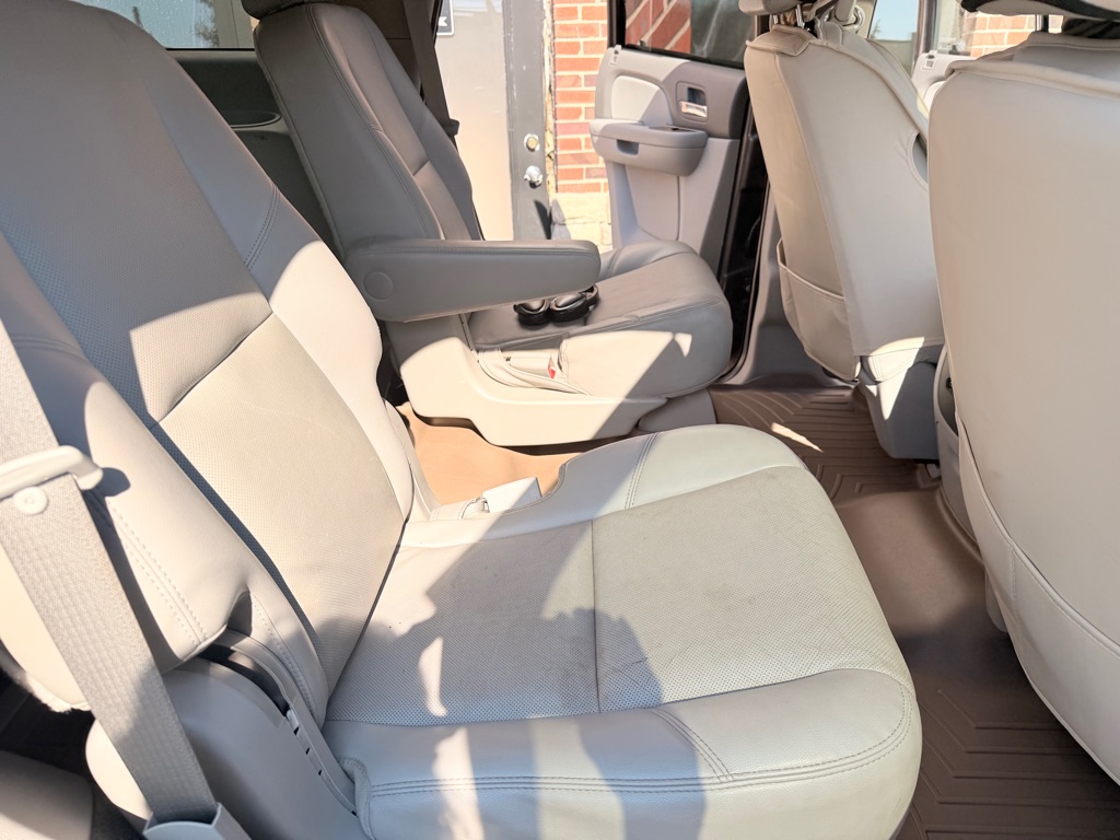 Photo 17 of this CHEVROLET TAHOE