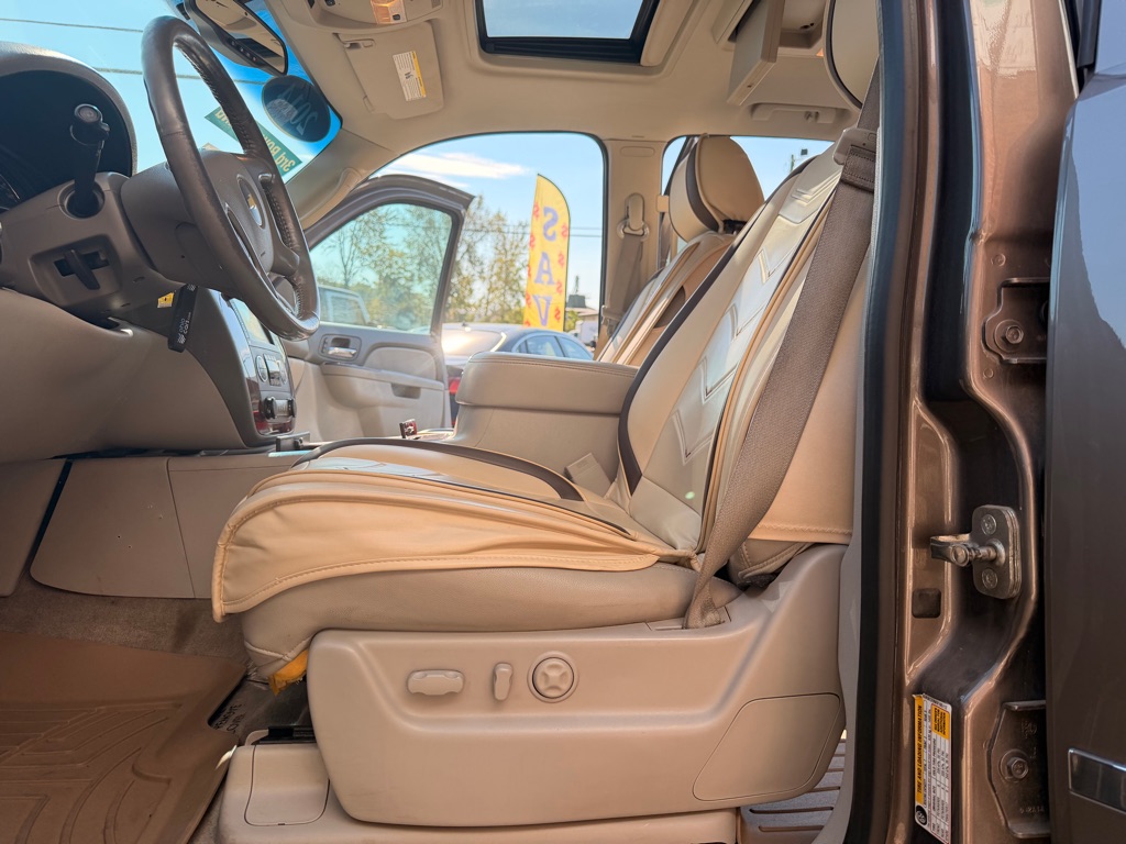 Photo 9 of this CHEVROLET TAHOE
