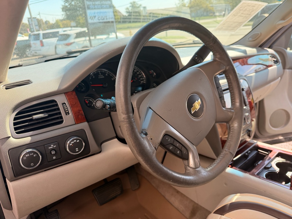 Photo 8 of this CHEVROLET TAHOE