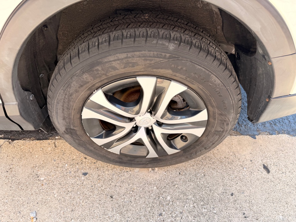 Photo 29 of this TOYOTA RAV4