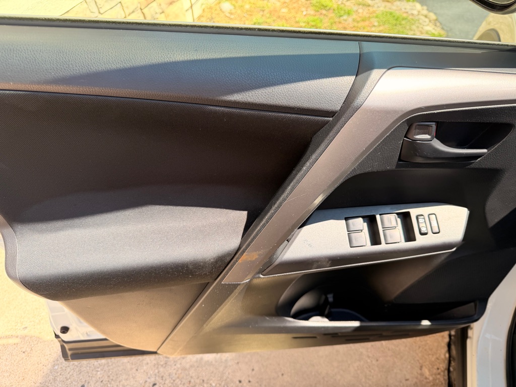 Photo 11 of this TOYOTA RAV4