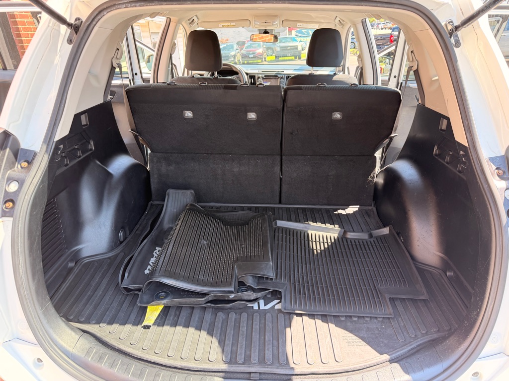 Photo 13 of this TOYOTA RAV4