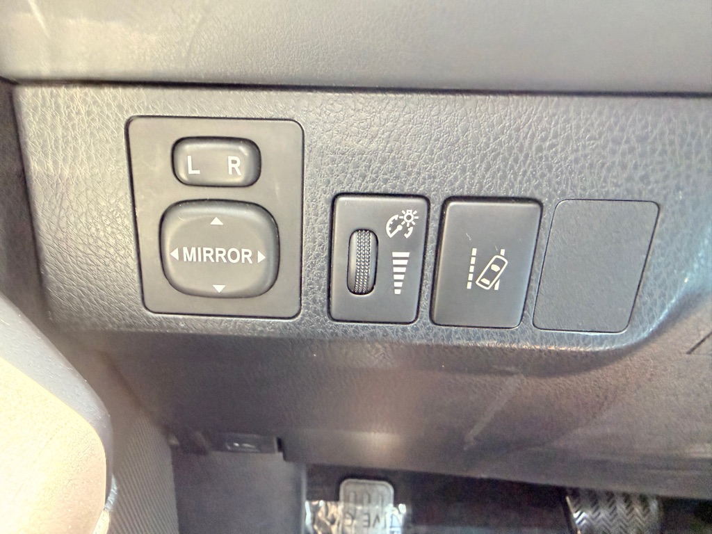 Photo 21 of this TOYOTA RAV4