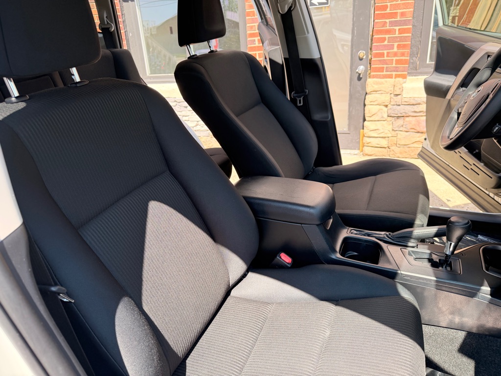 Photo 17 of this TOYOTA RAV4
