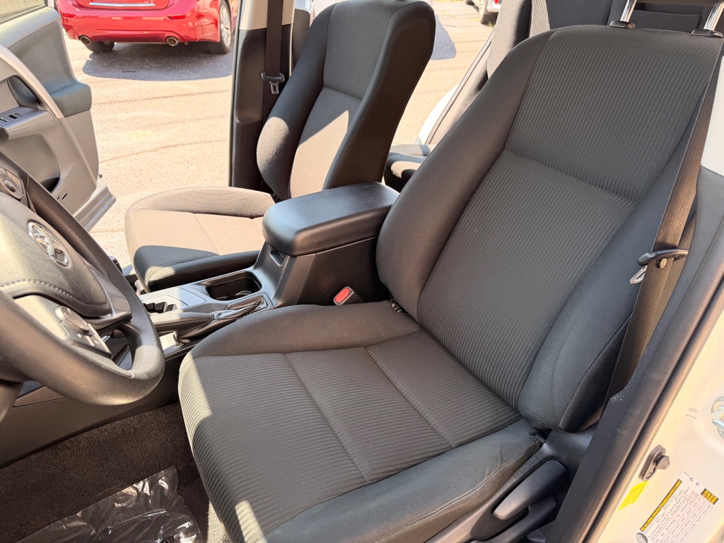 Photo 10 of this TOYOTA RAV4