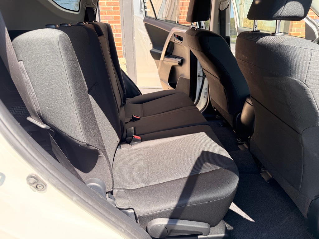 Photo 14 of this TOYOTA RAV4
