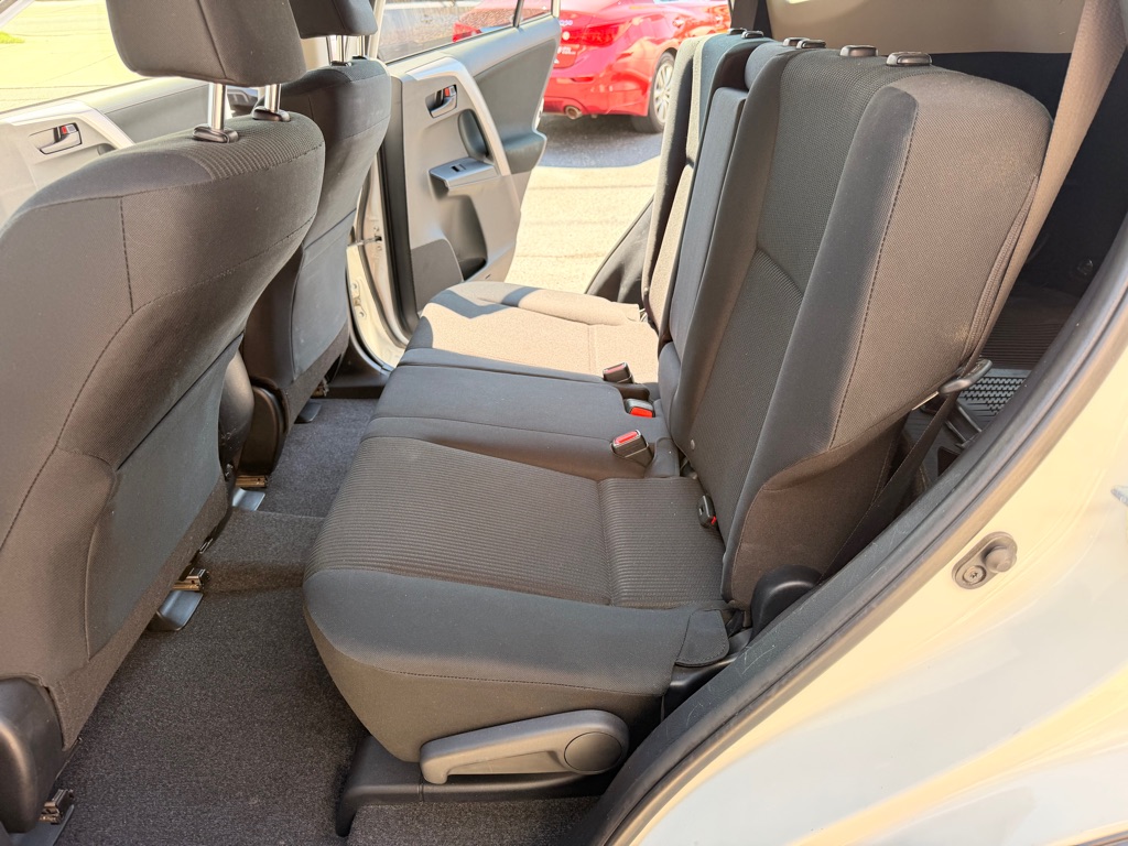 Photo 12 of this TOYOTA RAV4