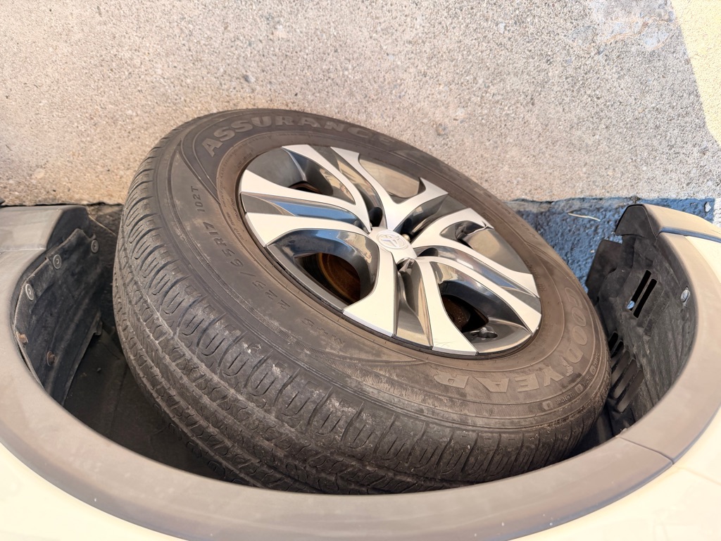 Photo 26 of this TOYOTA RAV4