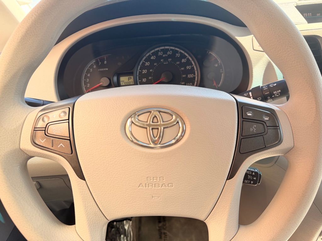 Photo 23 of this TOYOTA SIENNA