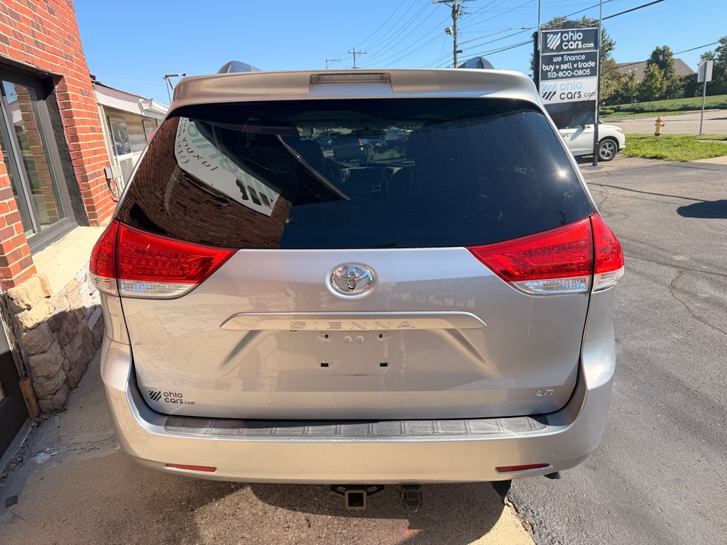 Photo 6 of this TOYOTA SIENNA