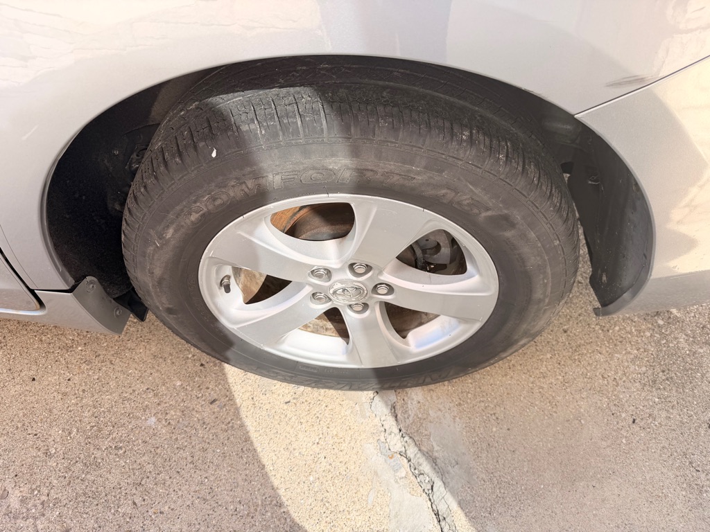 Photo 31 of this TOYOTA SIENNA