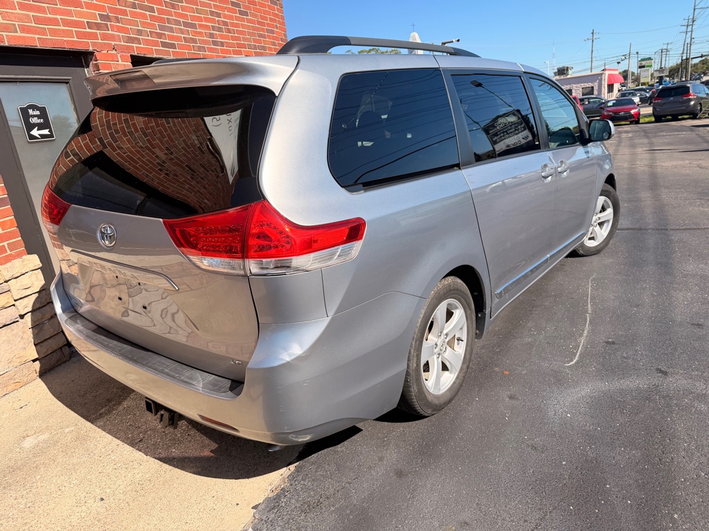 Photo 7 of this TOYOTA SIENNA