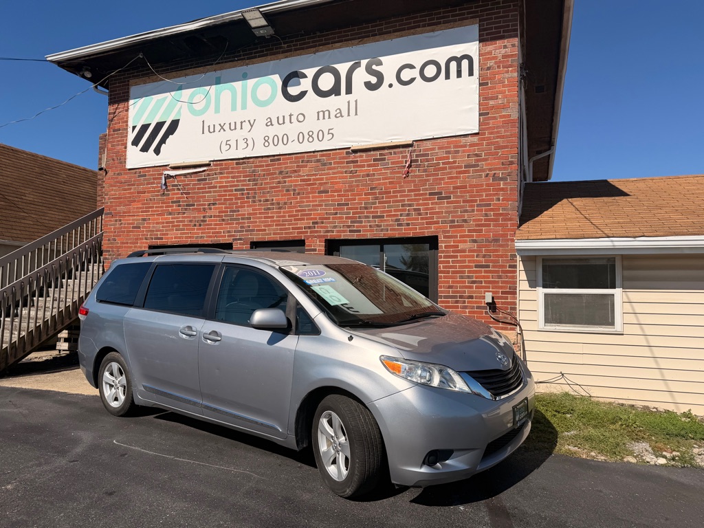 2011 TOYOTA SIENNA