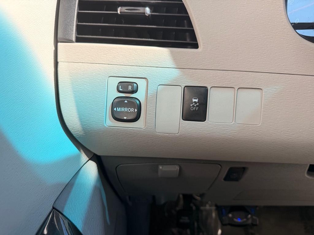 Photo 24 of this TOYOTA SIENNA