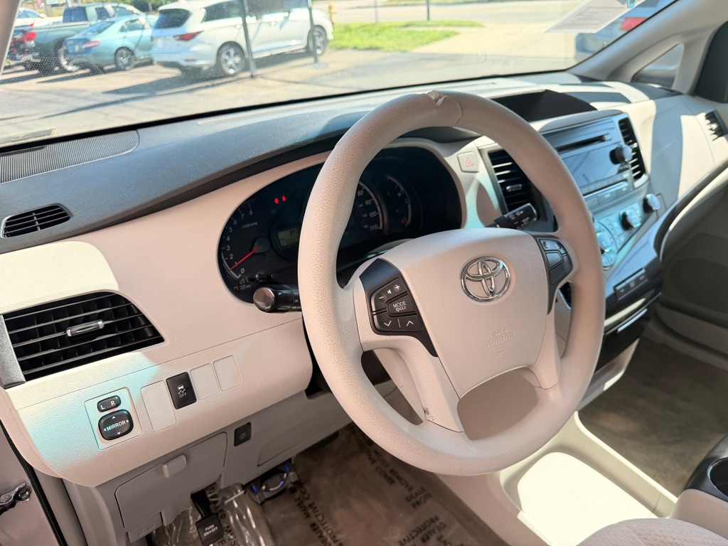 Photo 8 of this TOYOTA SIENNA