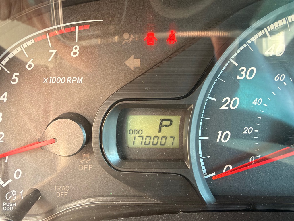 Photo 21 of this TOYOTA SIENNA