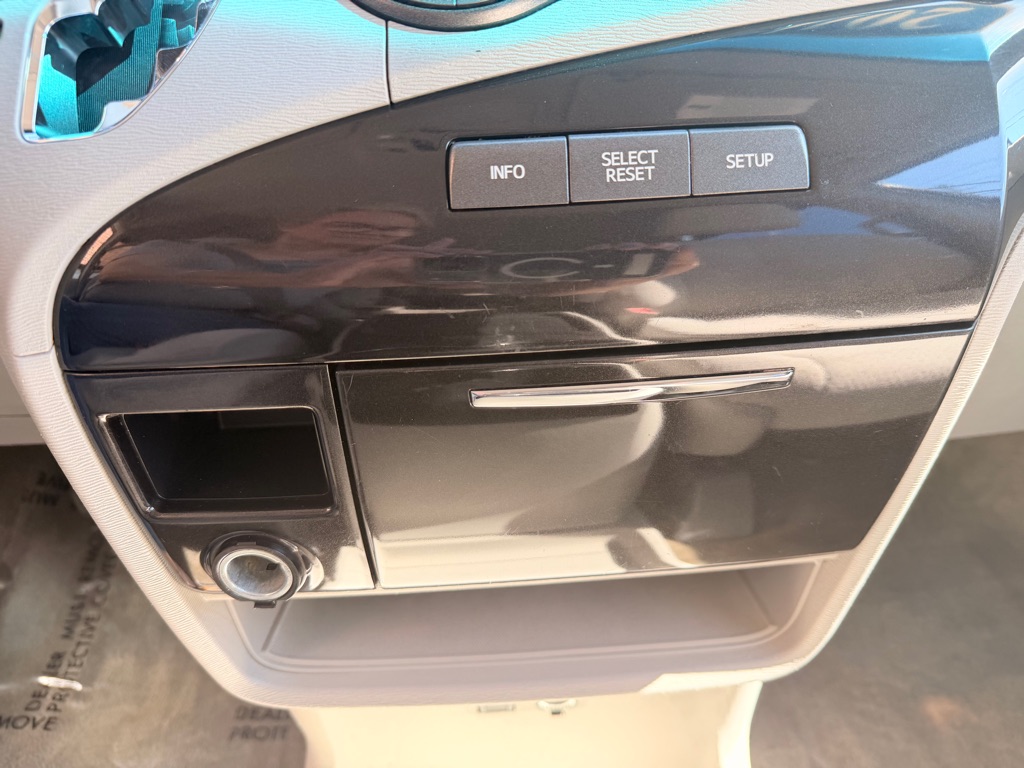 Photo 26 of this TOYOTA SIENNA