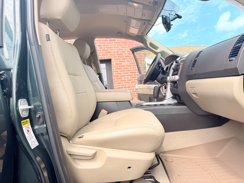 Photo 17 of this TOYOTA TUNDRA