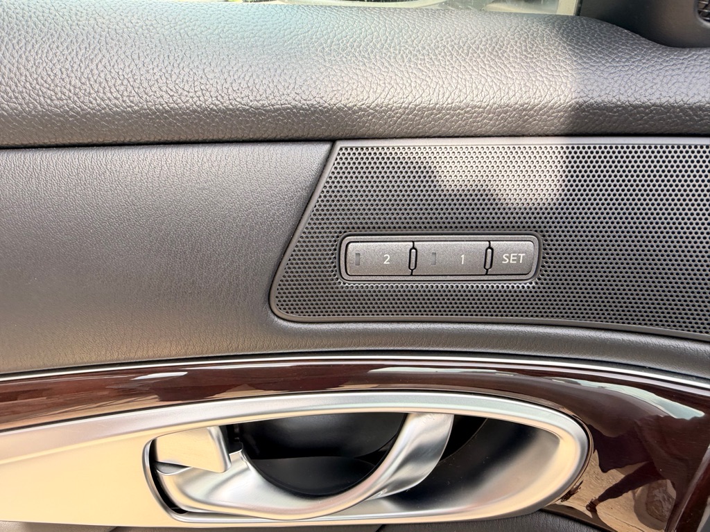 Photo 13 of this INFINITI M37