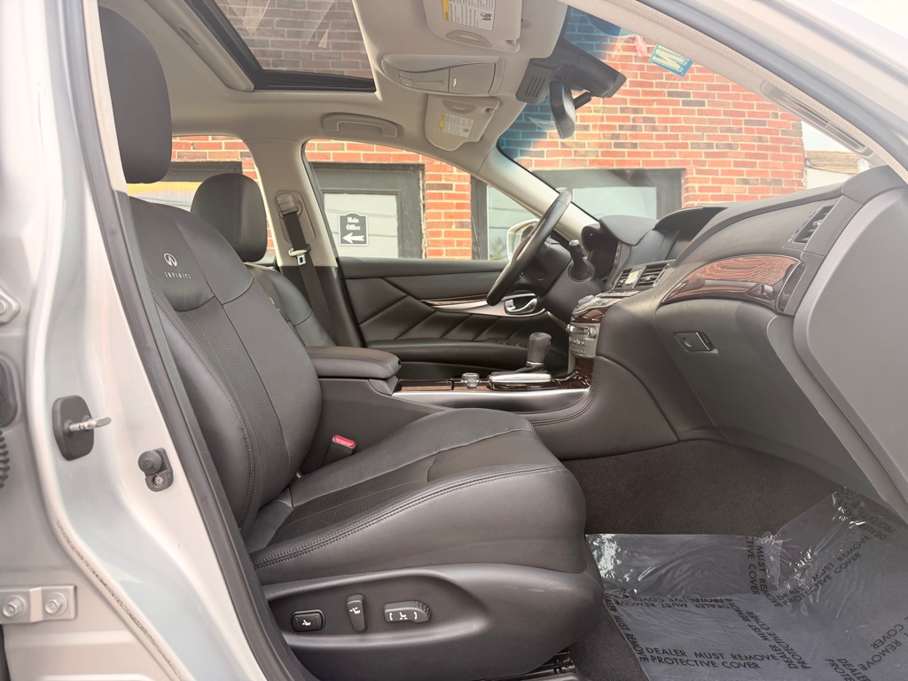 Photo 23 of this INFINITI M37